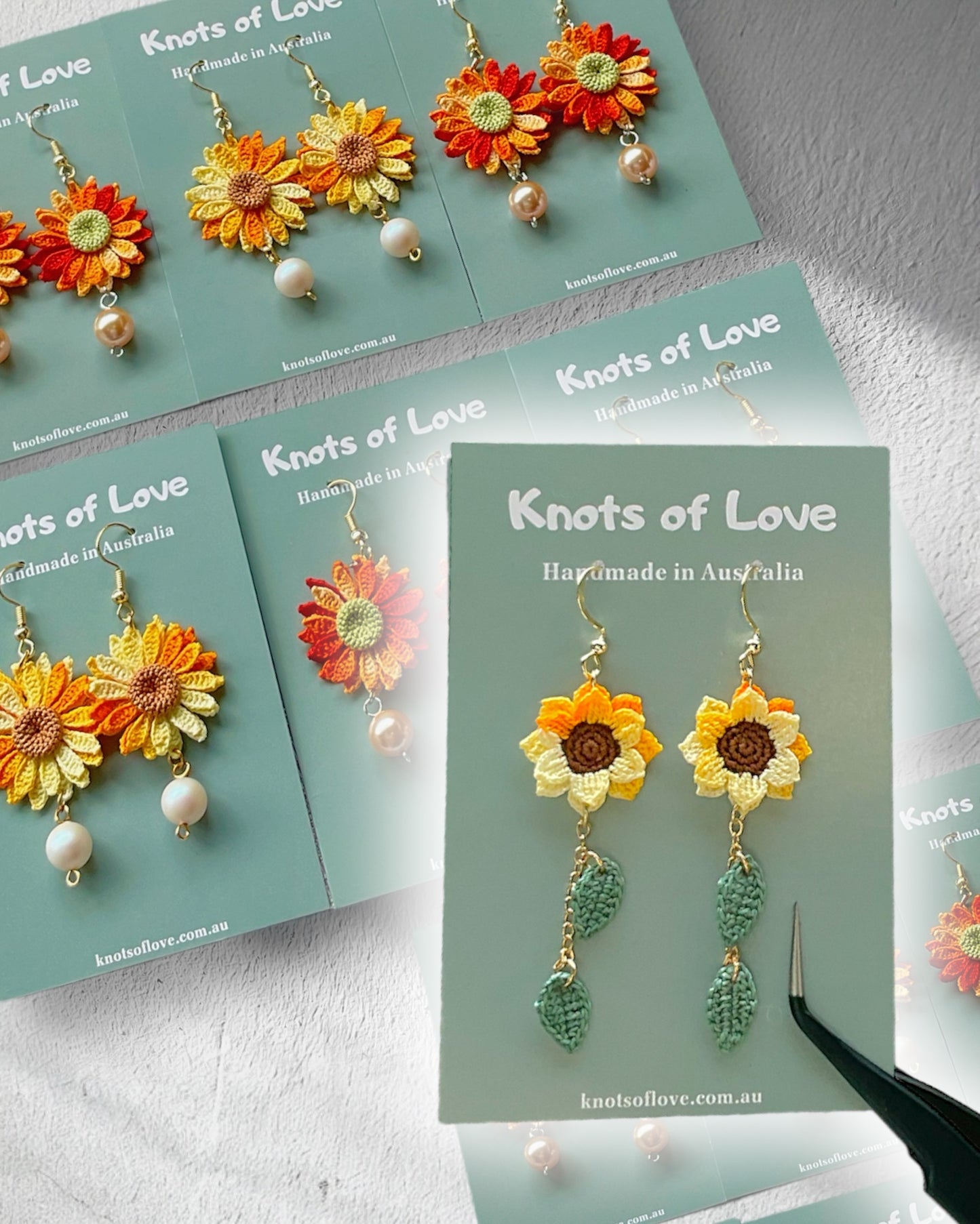 SUNFLOWER DANGLE EARRINGS (M) - DARK