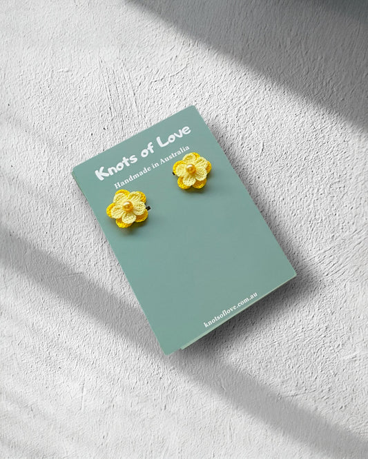 LITTLE FLOWER STUD EARRINGS - BRIGHT YELLOW