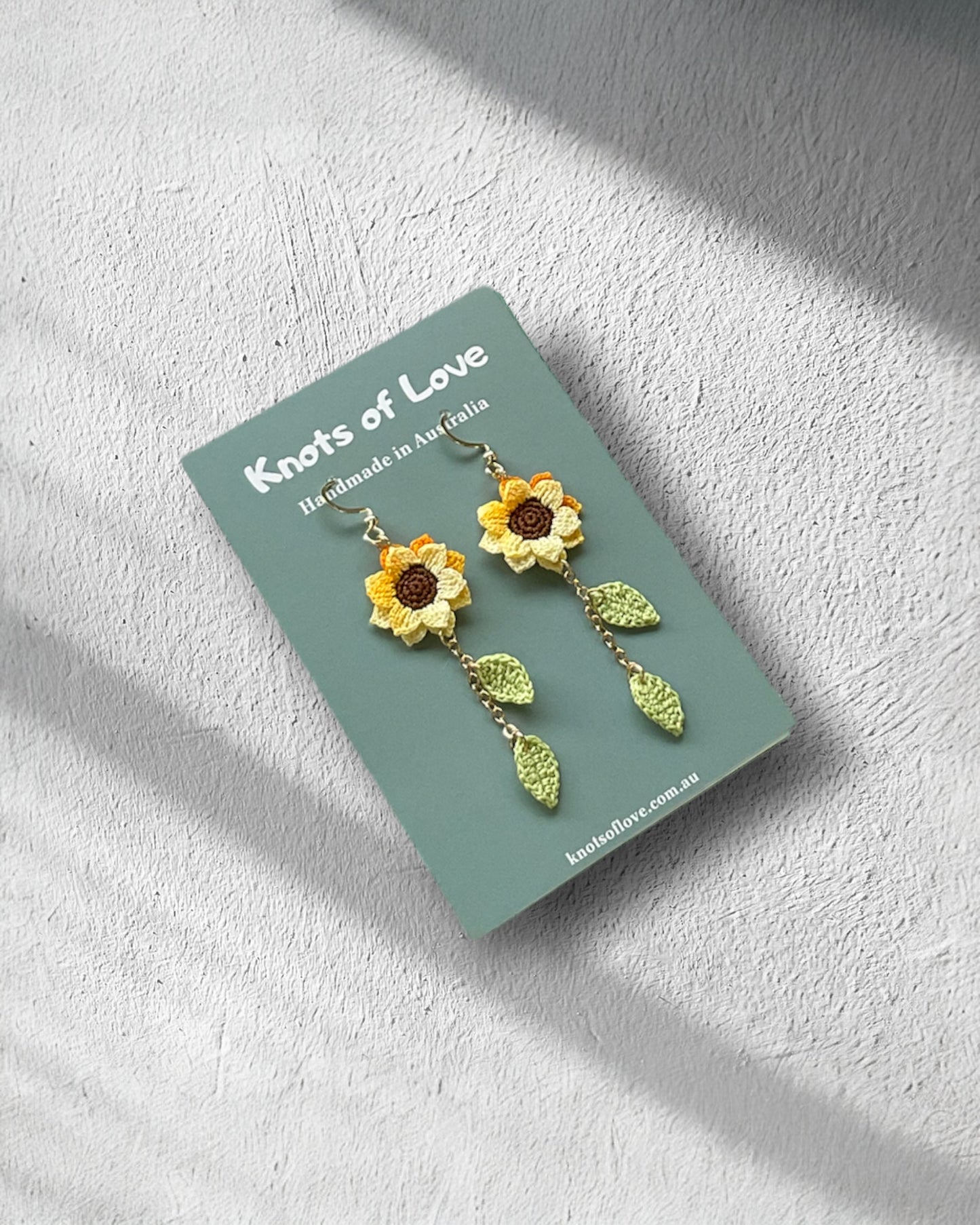 SUNFLOWER DANGLE EARRINGS (M) - LIGHT