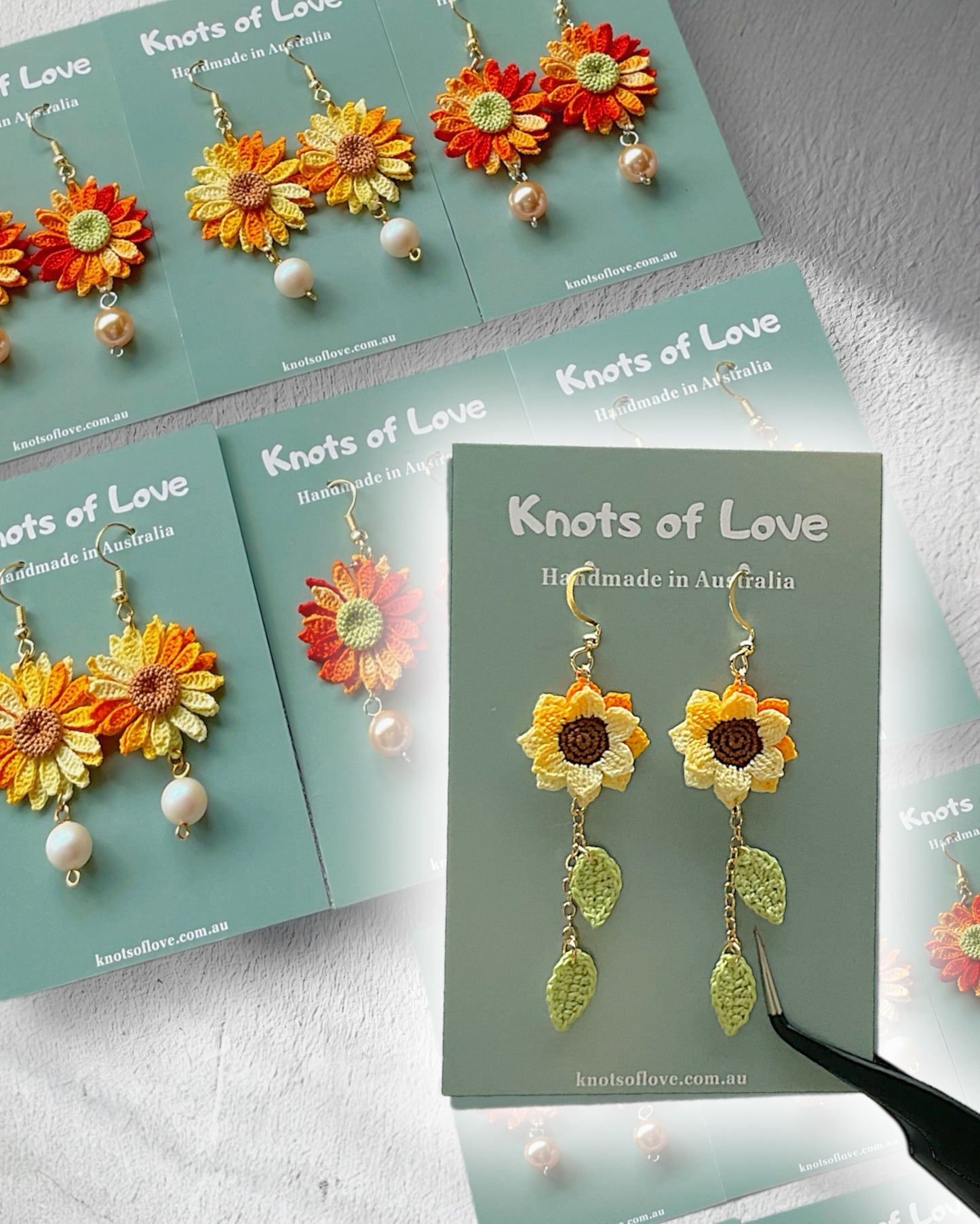 SUNFLOWER DANGLE EARRINGS (M) - LIGHT