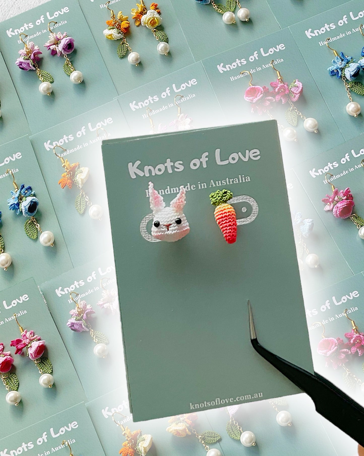 RABBIT STUD EARRINGS (CARROT)