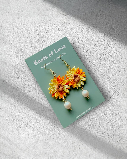SUNFLOWER DANGLE EARRINGS (L) - YELLOW GRADIENT
