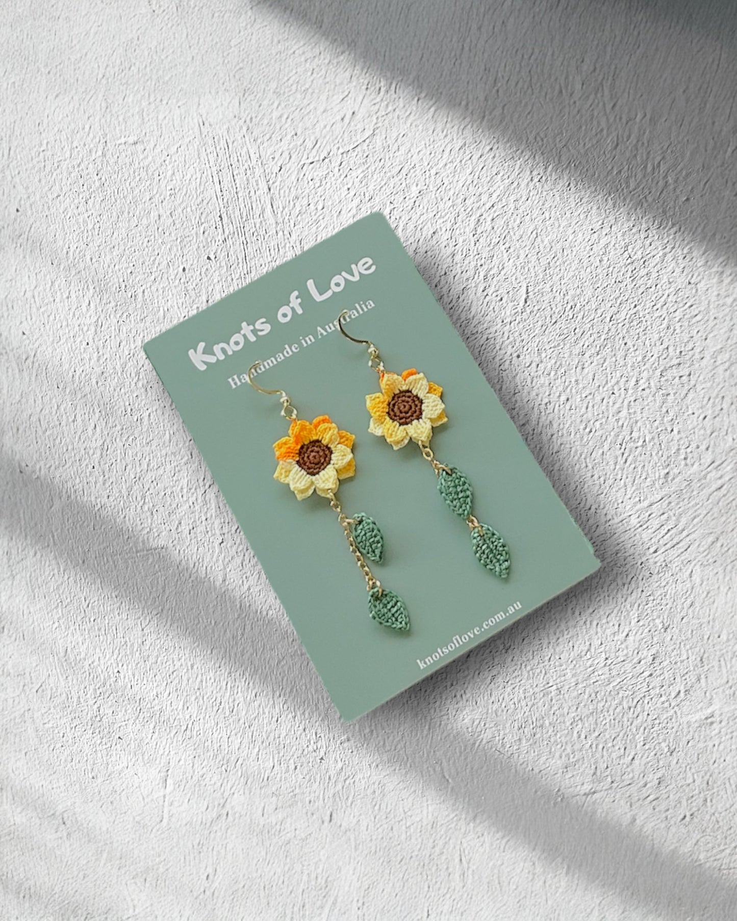 SUNFLOWER DANGLE EARRINGS (M) - DARK