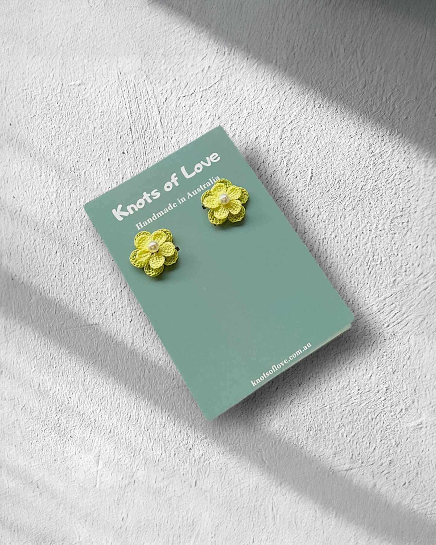 LITTLE FLOWER STUD EARRINGS - BUD GREEN