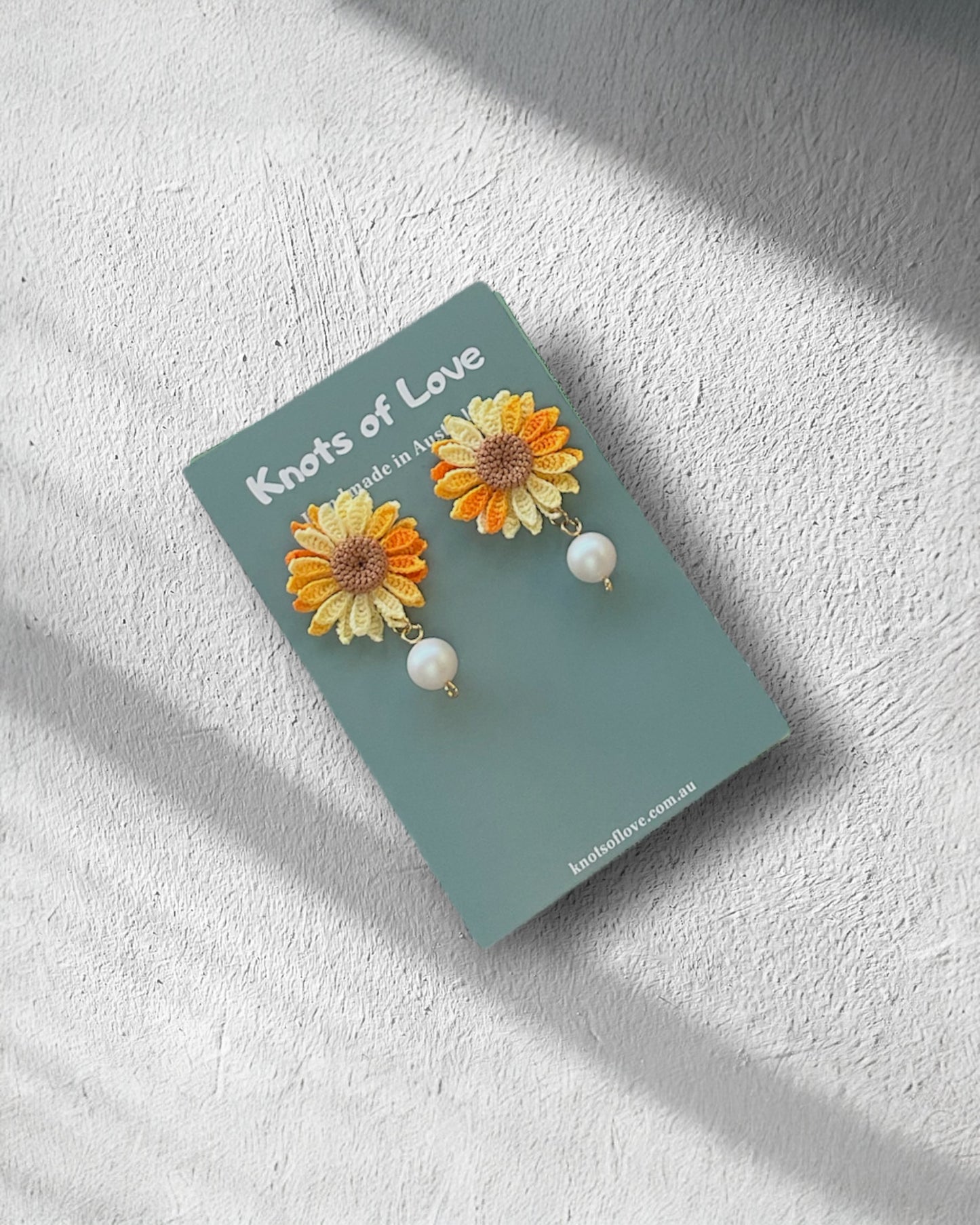 SUNFLOWER STUD EARRINGS (PEARL) - YELLOW GRADIENT